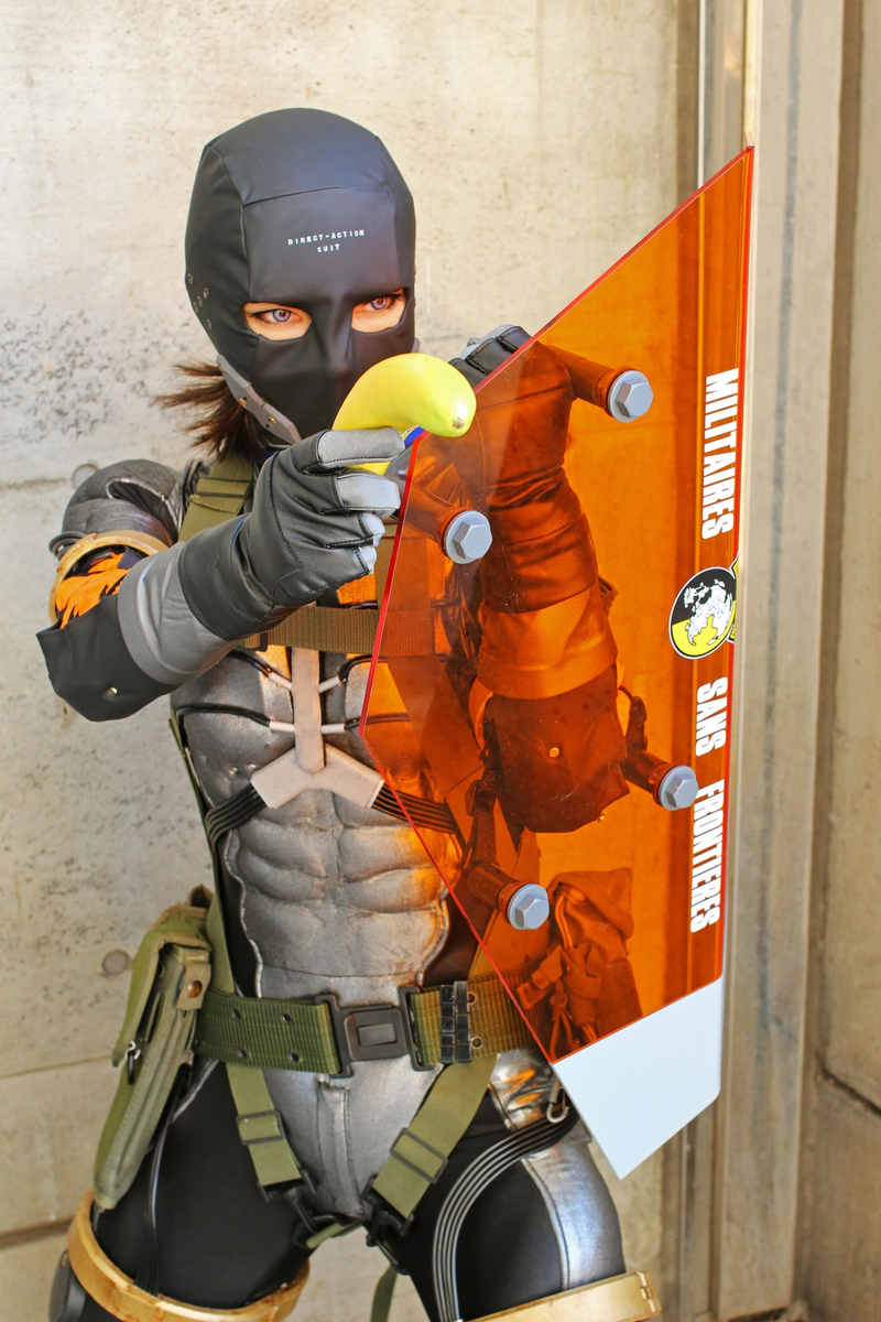 Illustration for article titled This Metal Gear Cosplay Is Direct-Action, Bananas